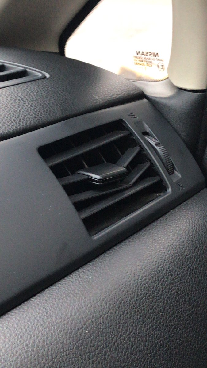 bssntgo's tweet photo. Que mal que @Nissan_mx le crea más a sus empleados (Sra. Nayeli gerente de servicio de Soni Universidad) que a los clientes cuando reportas una pieza rota de tu coche cuando lo metiste a servicio, me voy de ese taller y el año que viene me compro un @ToyotaMex https://t.co/yVXKsbIjpS