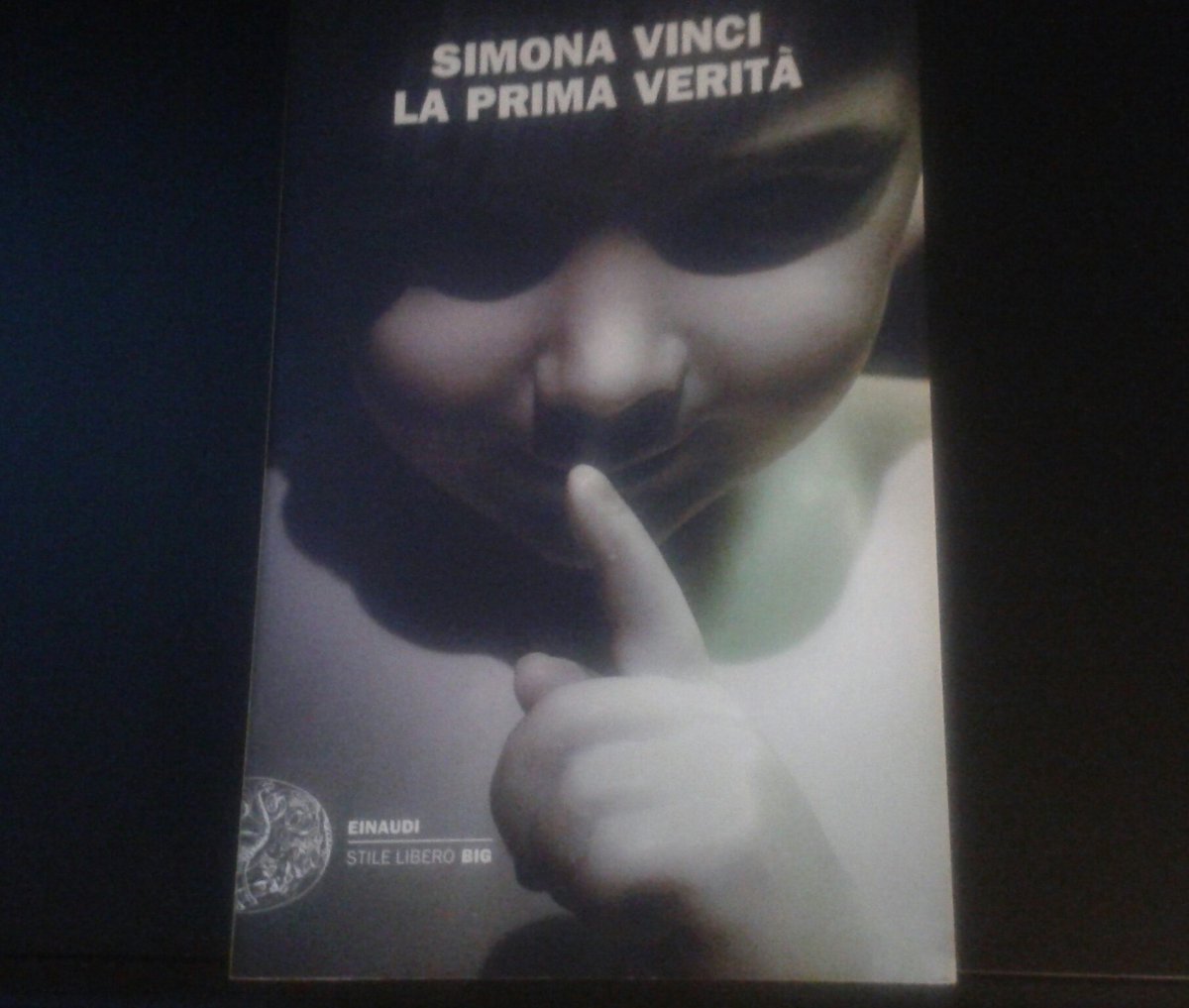 schizzechea96's tweet photo. E intanto? Intanto sto male, intanto impazzisco.
In silenzio, per carità, che i vicini non sentano.
Piano, per pietà, che nessuno se ne accorga.
Finché si regge, finché si può.
#SimonaVinci #libribelli https://t.co/qPnPQEnPUK
