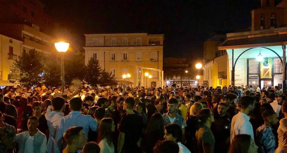 dj_markiller's tweet photo. GIOVEDÌ 12 Settembre 
L’ultimo #Aperi90 di fine estate 

• #PiazzadelCorso 
• #INocera 
• #MusicAnni90
• #Markillerdj

Ti raccomando 😎🎧🍹🎉#NonFarteloRaccontare https://t.co/g1QcOAdNGa