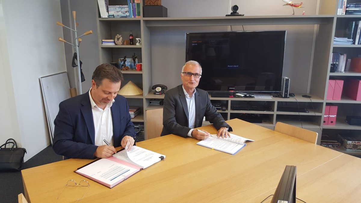 Glad to renew our long term commercial partnership with ⁦<a href="/canalplusgroupe/">CANAL+ group</a>⁩ to develop premium content and mobile financial services in Africa. ⁦<a href="/AliouneNdiaye_/">Alioune Ndiaye</a>⁩ ⁦<a href="/BrunoMettling/">Bruno Mettling</a>⁩