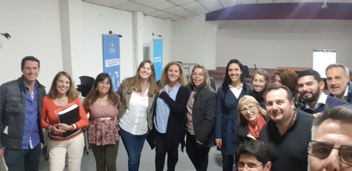 JDistritaljunin's tweet photo. Hoy en #junin mesa de COPRET articulación entre ofertas educativas y trabajo!!! Gran desafío para nuestros jóvenes @AdrianaFrega @InspeccionGral @gzinny @m_alejandrafa @petreccapablo @MariniEmilse @mainescosta https://t.co/SM2ii8LzZw