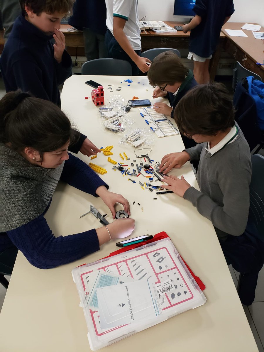 Stellares_'s tweet photo. Otra jornada productiva con el grupo de Stellares. @FLL_Uruguay @stellamarisuru https://t.co/W1s4Zdxfh0