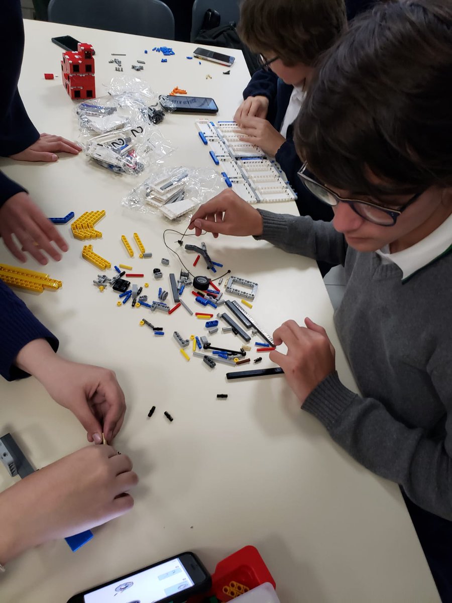 Stellares_'s tweet photo. Otra jornada productiva con el grupo de Stellares. @FLL_Uruguay @stellamarisuru https://t.co/W1s4Zdxfh0