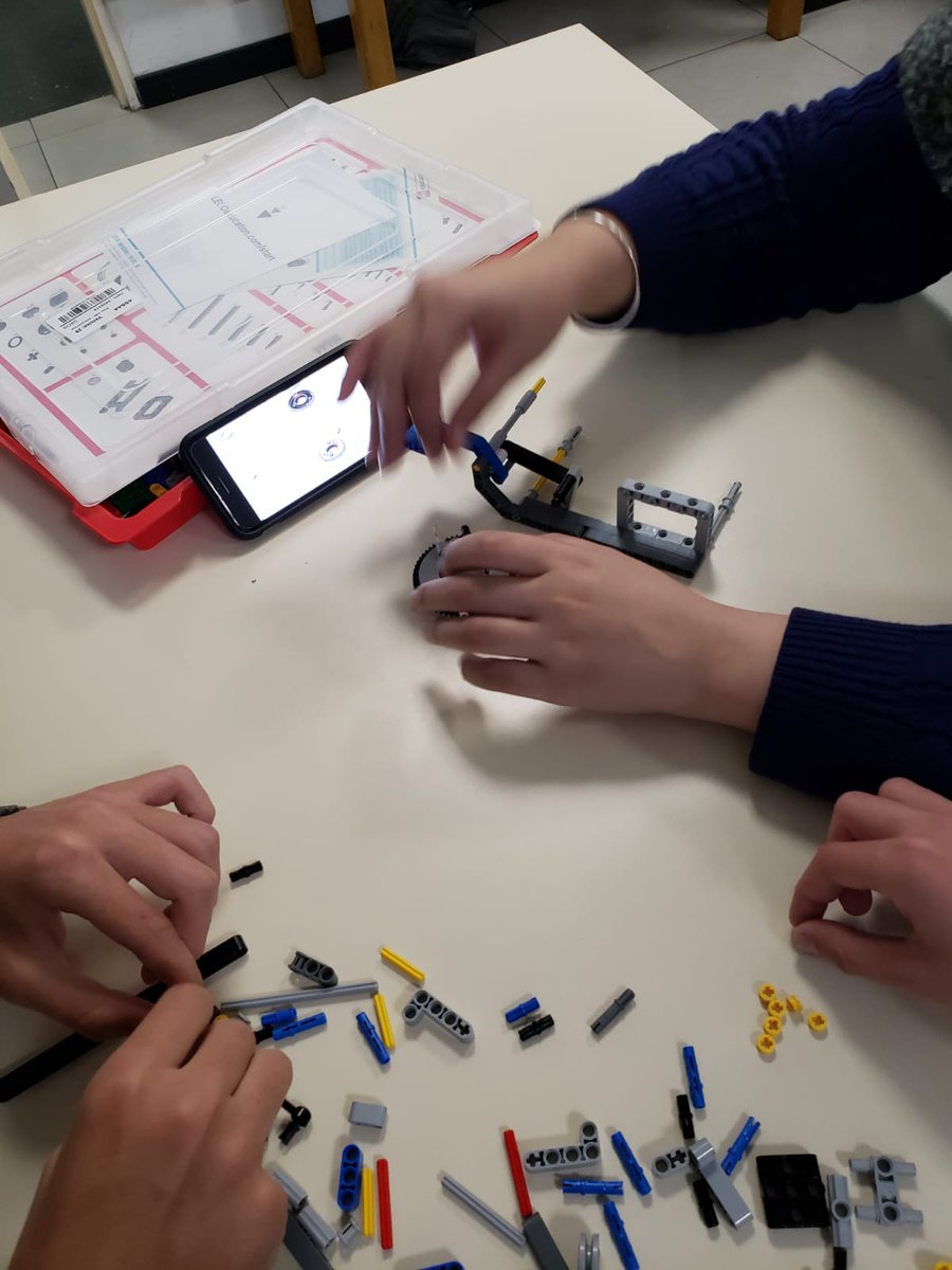 Stellares_'s tweet photo. Otra jornada productiva con el grupo de Stellares. @FLL_Uruguay @stellamarisuru https://t.co/W1s4Zdxfh0