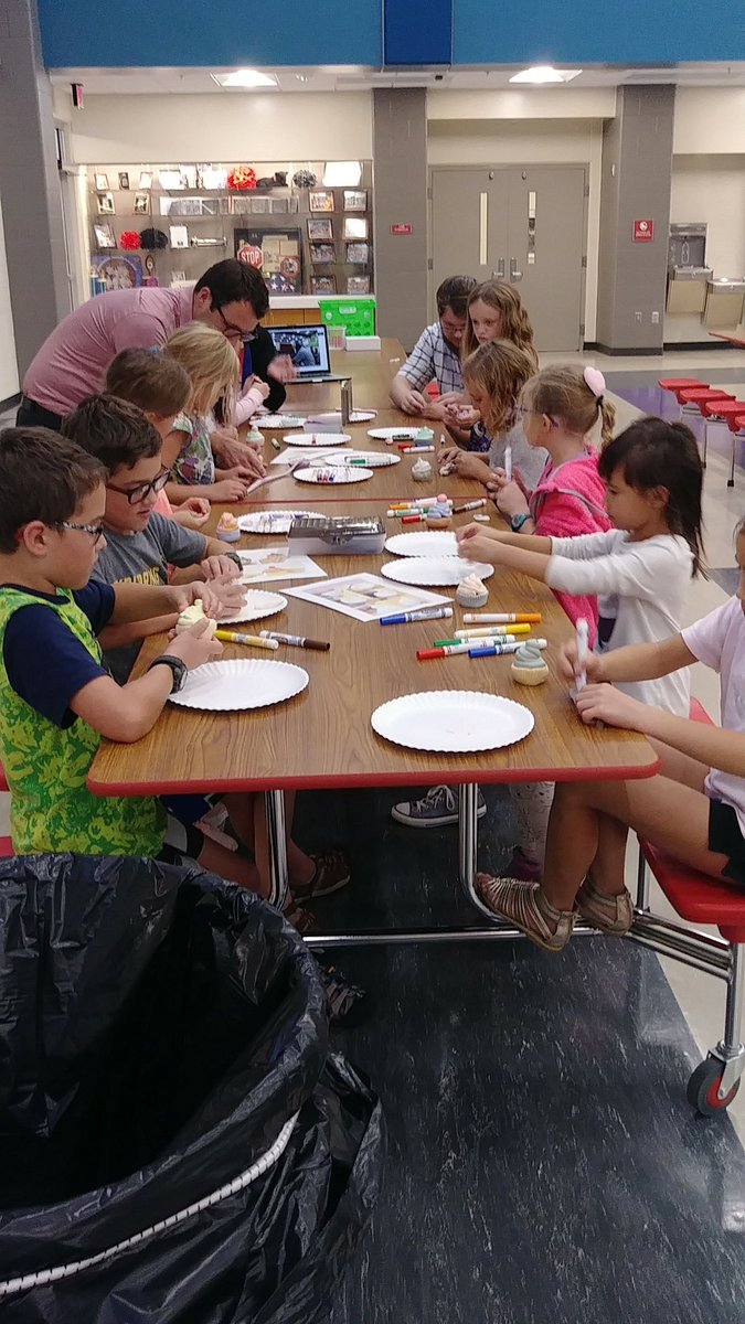 theycallme_MrP's tweet photo. Sculpture @StolleyParkGI. One of the great ELOs we are offering this school year. The students are engaged and having an amazing time. https://t.co/q6YjbjuAMy