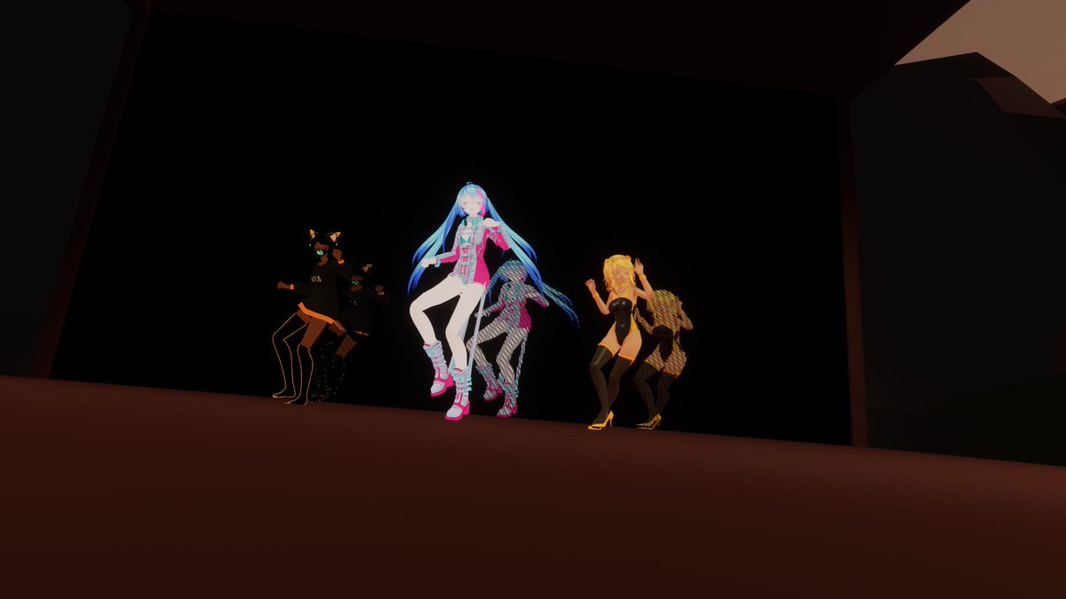 shinobu_san_mmm's tweet photo. 早朝VRC　Backwardsさんとダンス。だけど早起きは眠い！　#VRchat https://t.co/bL7TKJPvwt