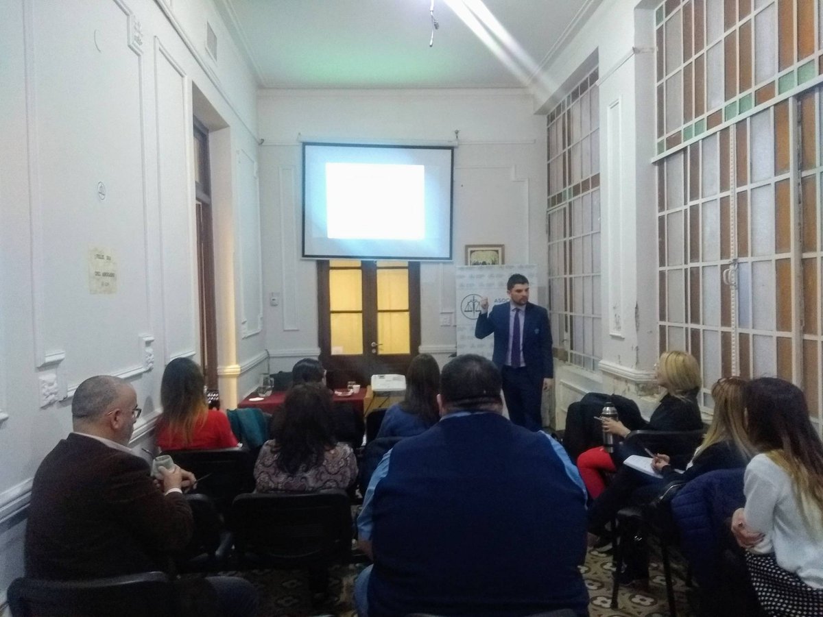 AAT_oficial's tweet photo. ➡📆 En estos momentos se lleva a cabo en nuestra sede de la AAT, la jornada "Maltrato hacia adultos mayores - Cruces entre la Adopción y la Violencia Familiar". ✋
Disertante: Dr. Diego Ortiz https://t.co/aHUhoQbFsN