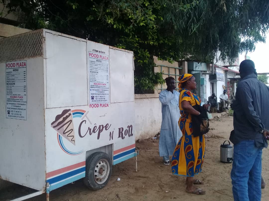 TerangaPlaza's tweet photo. Au décor convivial &amp; lumineux,
#FOODPLAZA spécialiste dans la #restauration d'automobile, filiale de #HOLDINGPLAZA, vous accueille du Lundi au Dimanche sans oublier les jours fériés, à partir de 08 heures du mat à 23 hrs du soir pour vous proposer d'excellents aliments raffinés.. https://t.co/bqjiemmuFP