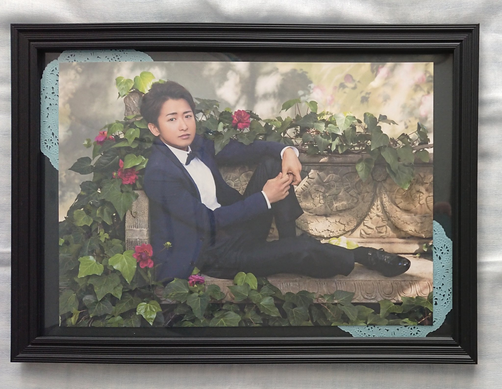 こゆみ Twitter ನಲ ಲ 嵐を旅する展覧会 の追加グッズ アートカードの智くんを黒フレーム サイズ に入れてみました アートカードはa4より少し小さいので黒い台紙を重ねて 壁に飾っても素敵ですが 好きな所に移動できる黒のアイアンイーゼルに飾って こゆみ Twitter ನಲ ಲ 嵐を旅する展覧会 の追加グッズ アートカードの智くんを黒フレーム サイズ に入れてみました アートカードはa4より少し小さいので黒い台紙を重ねて 壁に飾っても素敵ですが 好きな所に移動できる黒のアイアンイーゼルに飾って