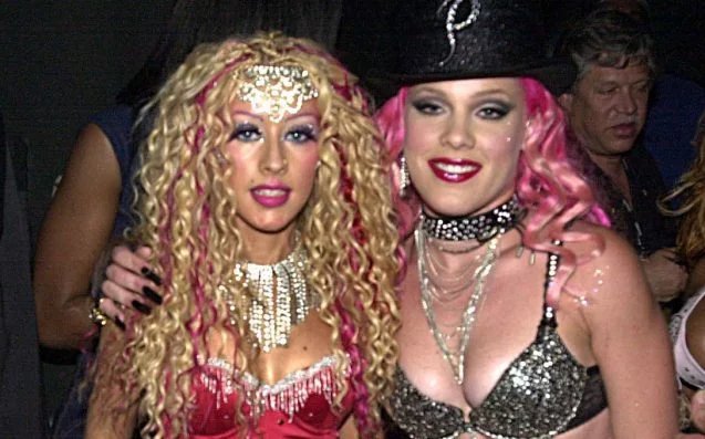 contechristino's tweet photo. Nathaly Caldonazzo e Anna Pettinelli nel 2001 sul set di Lady Marmalade. #TemptationIslandVip https://t.co/eZtKdri7mQ