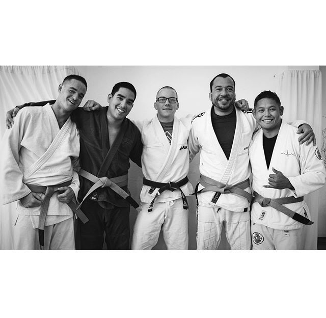 cauliPHLower's tweet photo. Congratulations gents-Balance studios of the west coast is growing everyday. Here is the Framework BJj founder and Balance Studios black belt Drew Vogel with his newest blue belts. Photo by @vogelartevisual https://t.co/zJpCJ0Yy6B https://t.co/LTwSXHvOjB