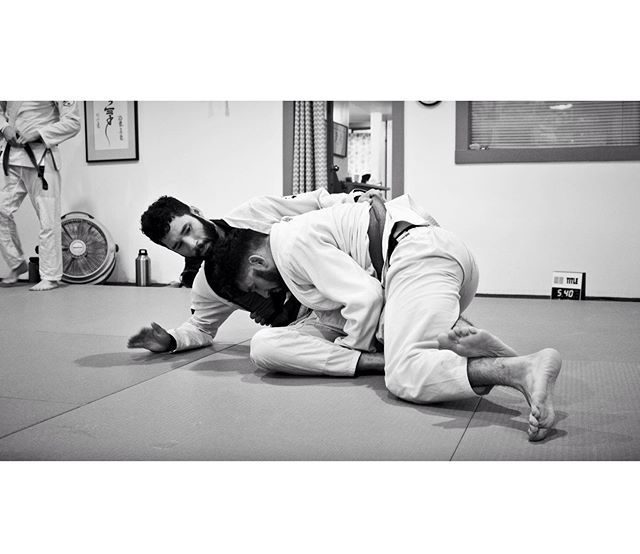 cauliPHLower's tweet photo. Fernando Ramos of #BalanceStudios &amp; his brother Tony Ramos of #BellinghamBJJ have a friendly match to celebrate their birthdays, brotherhood, and a recent belt promotion (congrats @tonerock05 🙇🏻‍♀️) on the mats @frameworkbjj of Seattle, Washington. Photo… https://t.co/EkAoH7BALG https://t.co/nMuJ1q5uzQ