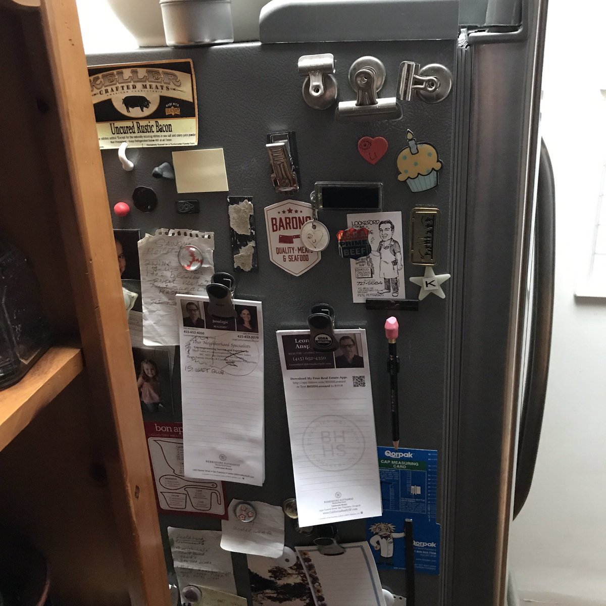 KeNTKB's tweet image. The cool thing about a stainless steel refrigerator is that they stay nice and neat because refrigerator magnets will not stick to the doors. #loophole #workaround