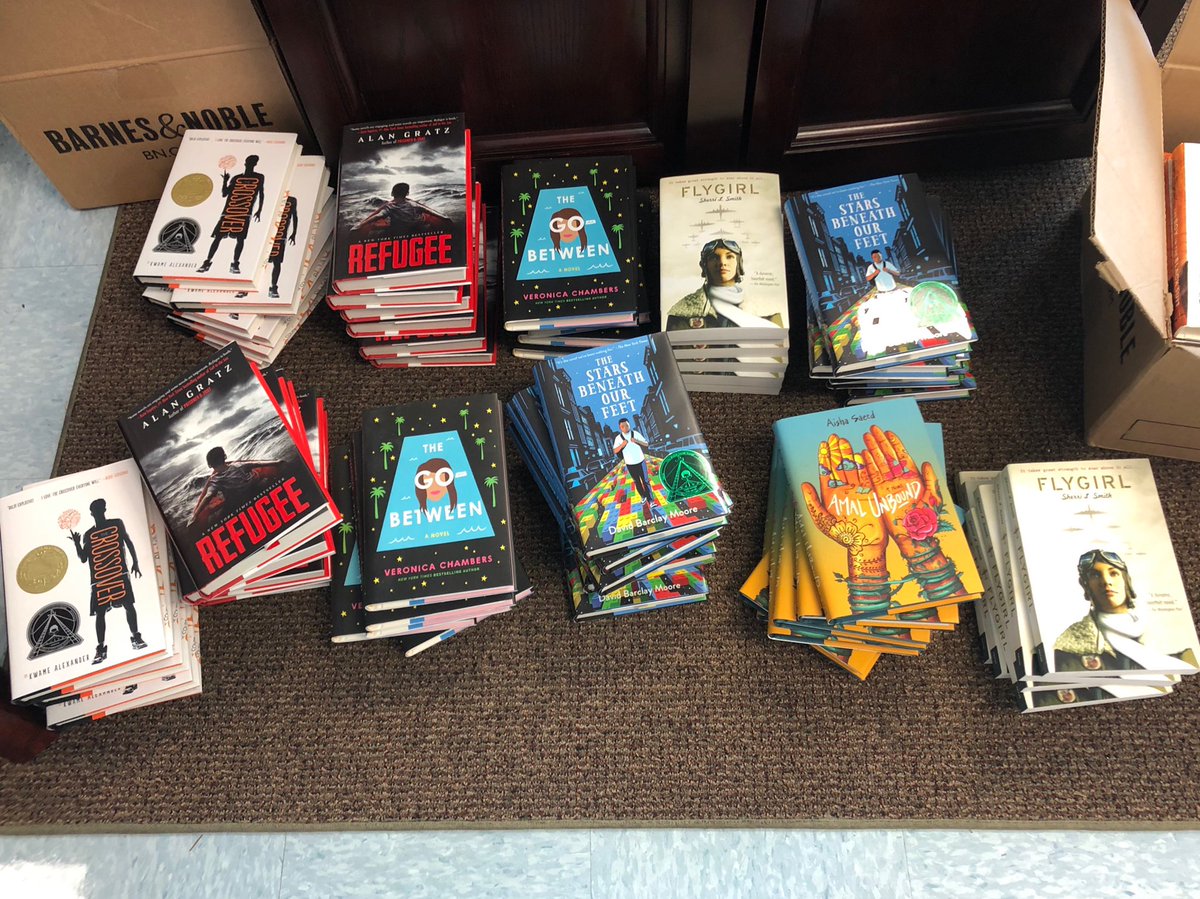 diminor1's tweet photo. So many great books that are part of @HooverSchools pilot program! #HCSDLI https://t.co/EiMGnhu5IB