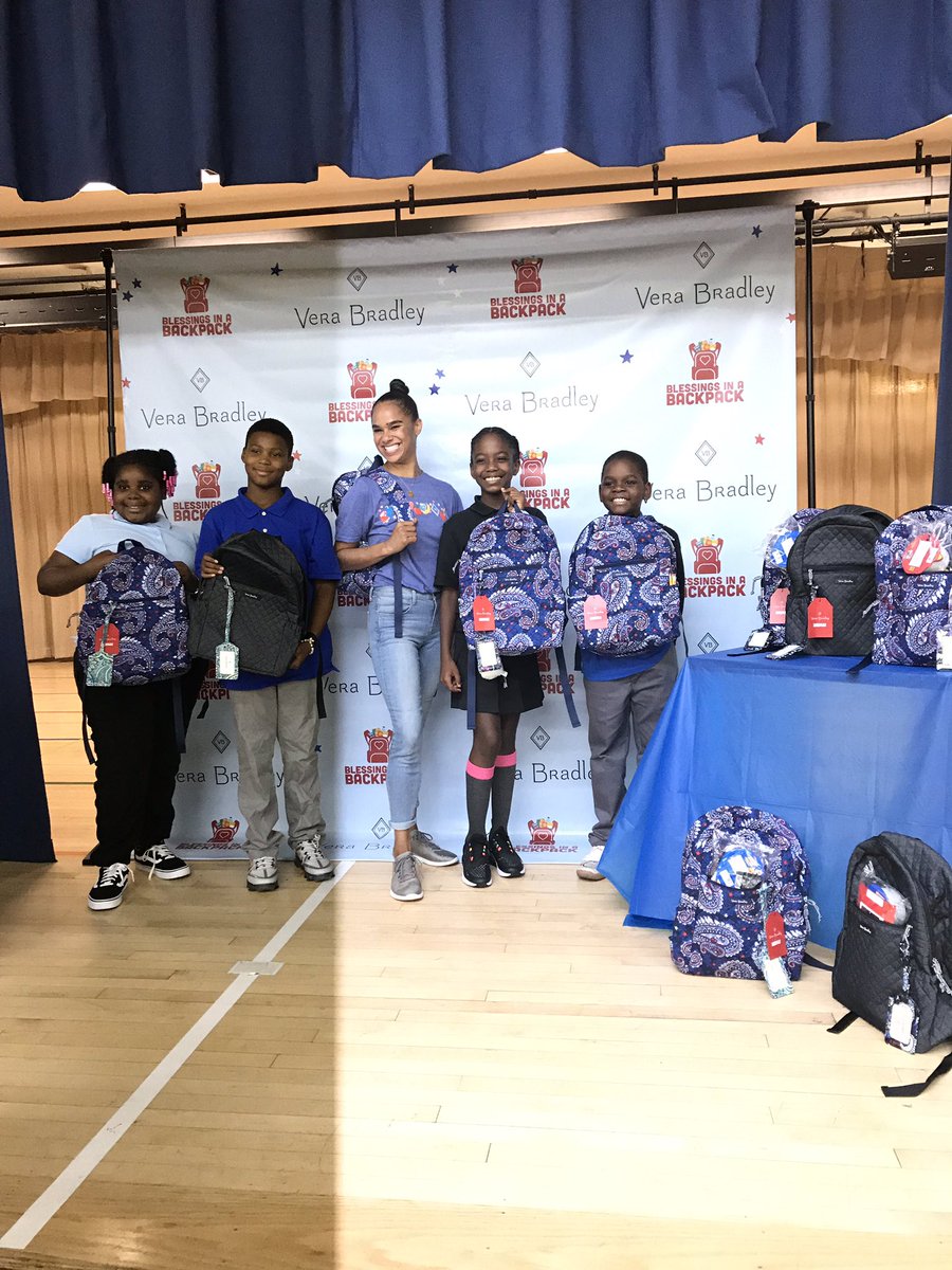 GJS284's tweet photo. Our students will be prepared for school in style all year long! Thank you for the beautiful backpacks of snacks @verabradley @BlessinBackpack @mistyonpointe! #CommunitySchools #LegendsAreMadeAtGJS #TigersAchieve https://t.co/AXqCS7m3mg