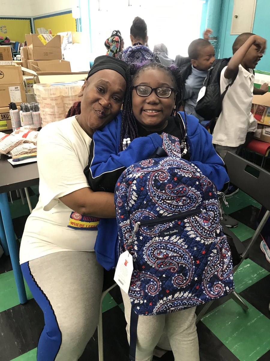 GJS284's tweet photo. Our students will be prepared for school in style all year long! Thank you for the beautiful backpacks of snacks @verabradley @BlessinBackpack @mistyonpointe! #CommunitySchools #LegendsAreMadeAtGJS #TigersAchieve https://t.co/AXqCS7m3mg