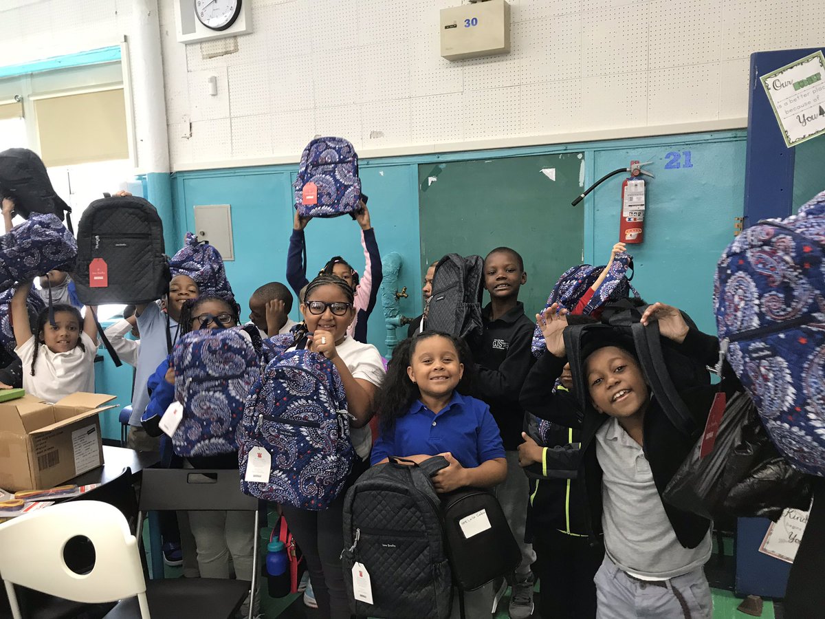 GJS284's tweet photo. Our students will be prepared for school in style all year long! Thank you for the beautiful backpacks of snacks @verabradley @BlessinBackpack @mistyonpointe! #CommunitySchools #LegendsAreMadeAtGJS #TigersAchieve https://t.co/AXqCS7m3mg