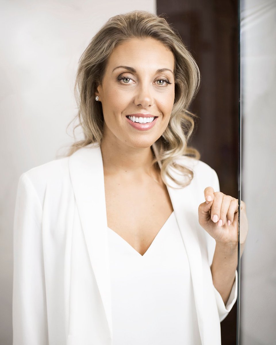 Would you have guessed this headshot was taken in a shower? Genevieve Duford | Hair &amp; MU by Ksenia Ogolikhina #NataliaAnjaPhotography  #Vancouver #VancouverPhotographer