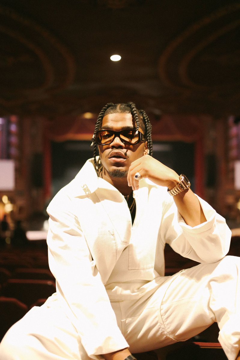 I wanna luv all a y’all but ion think it’s enough Tylenol... #NYFW