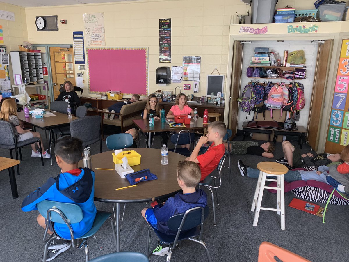 MEzroMtView's tweet photo. SEL began today! Ss loved the calm ! @MrsG_MtView @MtView07836 @calm @SELearningEDU https://t.co/bWKPmsLAl7