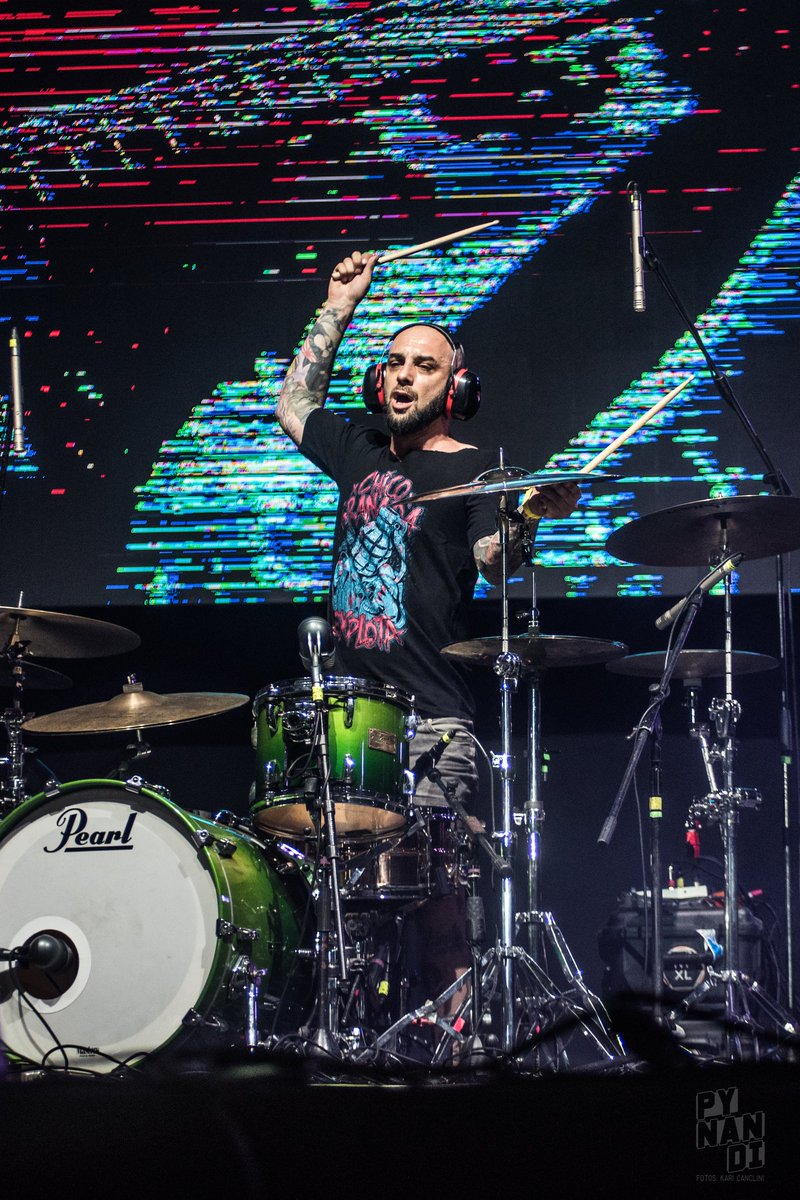 CarajoPy's tweet photo. @Carajoweb en el #CRPY19 🇵🇾
📷: @waripy para @pynandirock
https://t.co/lDtWucXwHG

@CosquinRockPy #AguanteTodo https://t.co/KeTapYK7nj