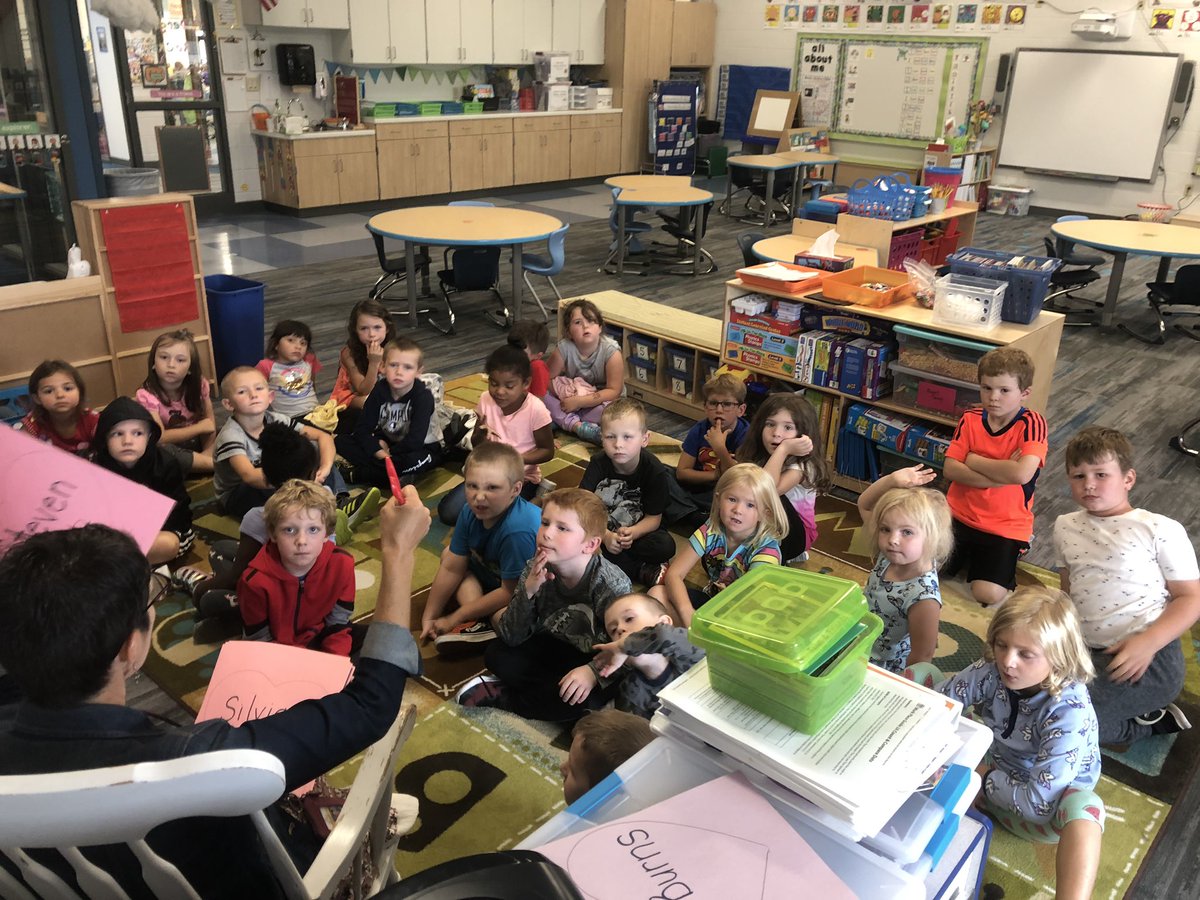 EastTroy_5K's tweet photo. In 5K, we are having so much fun getting to know our new kiddos. BRING ON WEEK 2! #ETlearningignitED #RelationshipsMatter https://t.co/GdNmCiq7tQ