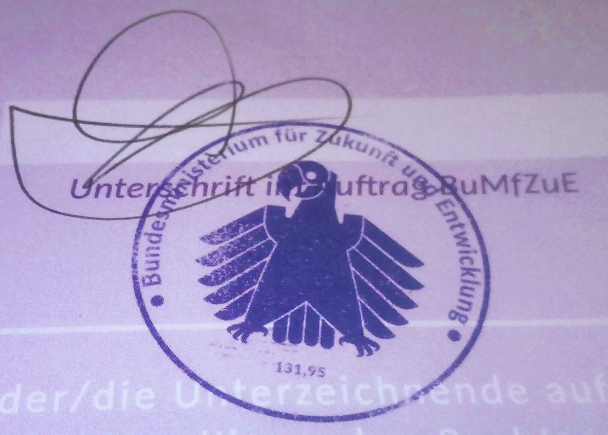 Visionautik's tweet photo. Wie werden wir in #Zukunft leben? Mit 2 Zeitreiseteams haben Boris+Jutta Goldammer von den Visionauten bei der Eröffnung des #Futurium Menschen aus der Zukunft dazu befragt. Danke an Bundesministerin für Zukunft und Entwicklung ;-) Hüttner  für spannende Einsichten+Gespräche! https://t.co/6YRwP3koxG