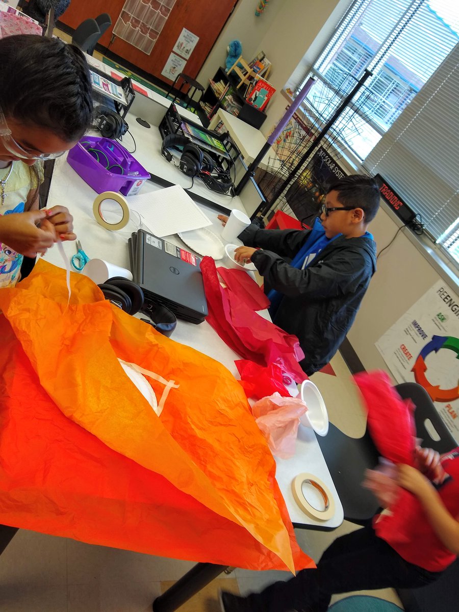 VelascoLab's tweet photo. @VelascoElem Students were challenged to build something that would float or fly! #STEM #engineering #STEAM #STREAM #makerspace #BISDPride https://t.co/GGXY5zMJtL