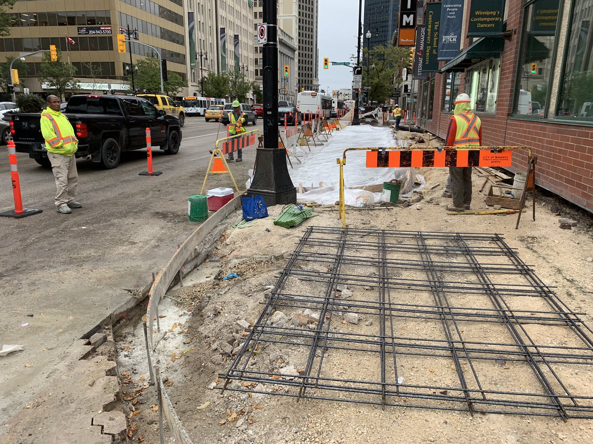 brent_bellamy's tweet photo. This is Winnipeg. 
Main Street is an EIGHT LANE expressway running through downtown and we are making it even wider! The sidewalk looks to be so narrow, walking two abreast will be difficult - to make room for even more cars. I hope I’m missing something - this can’t be real. https://t.co/woTg3YyiR4