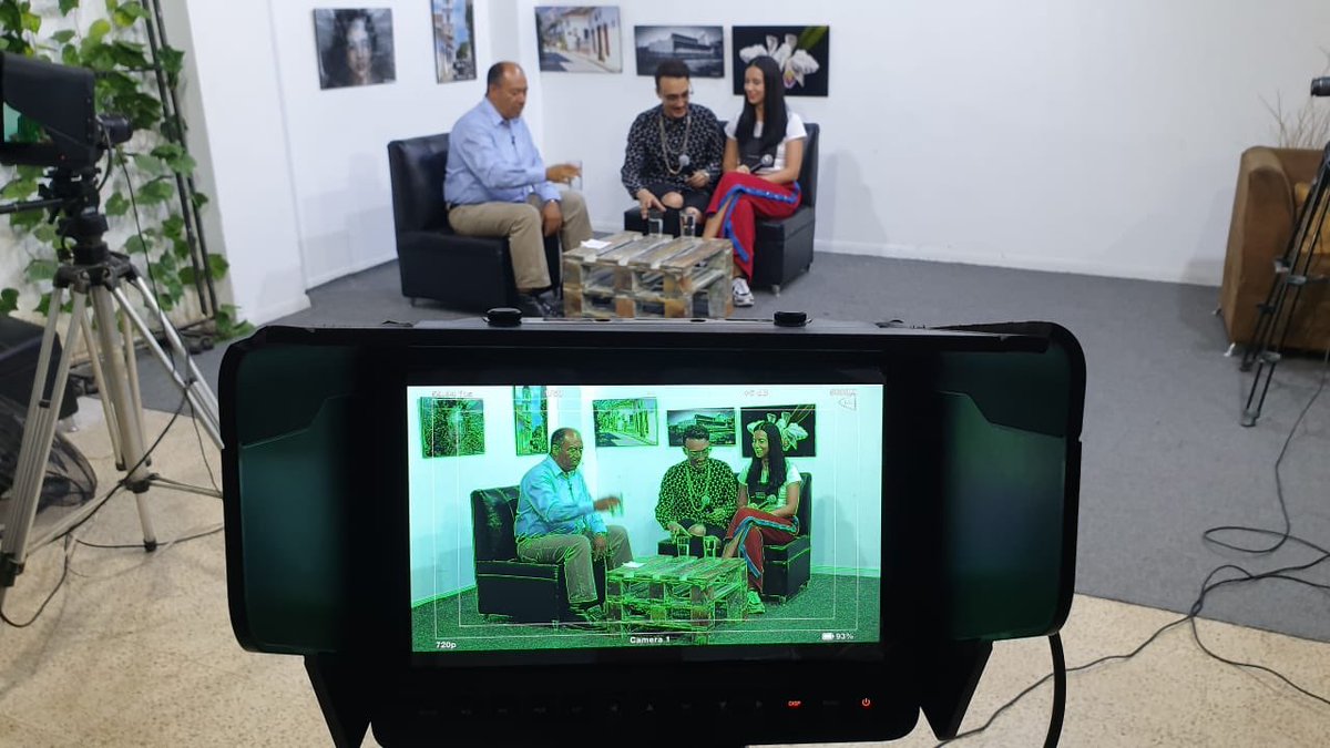 SENA_Antioquia's tweet photo. 📢AL AIREEEEEEEE 📺Aprendices del Centro de Formación en Diseño, Confección y Moda del están en directo en el programa #Enfocados de @teleenvigado hablando de #SENAModa2019 y su experiencia como aprendices de la institución🙂 #SENAEnAcción 💪 @SENAComunica https://t.co/66x3wEDbVS