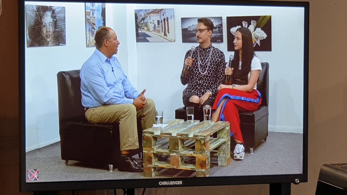 SENA_Antioquia's tweet photo. 📢AL AIREEEEEEEE 📺Aprendices del Centro de Formación en Diseño, Confección y Moda del están en directo en el programa #Enfocados de @teleenvigado hablando de #SENAModa2019 y su experiencia como aprendices de la institución🙂 #SENAEnAcción 💪 @SENAComunica https://t.co/66x3wEDbVS