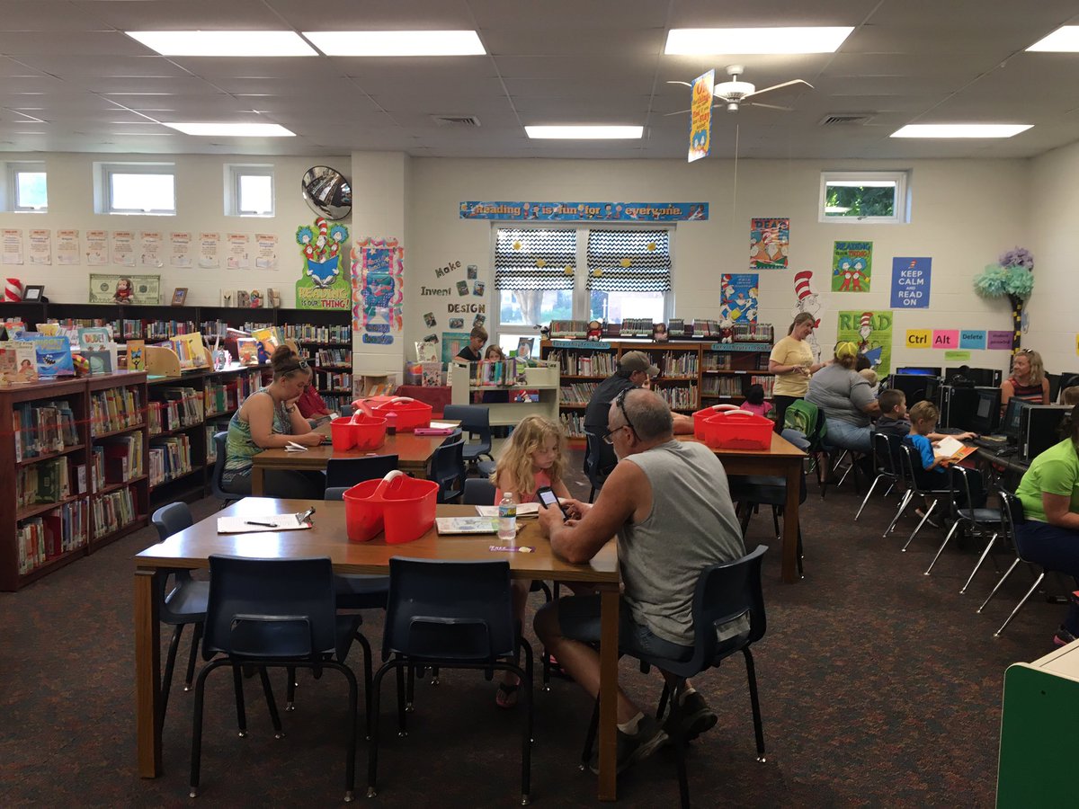 abono_squires's tweet photo. Reading Counts Night is in full swing at Jefferson. Come read with us. We’re here until 6:30! @Knights_Jeffers #TheKnightWay https://t.co/wypZFpJTAH
