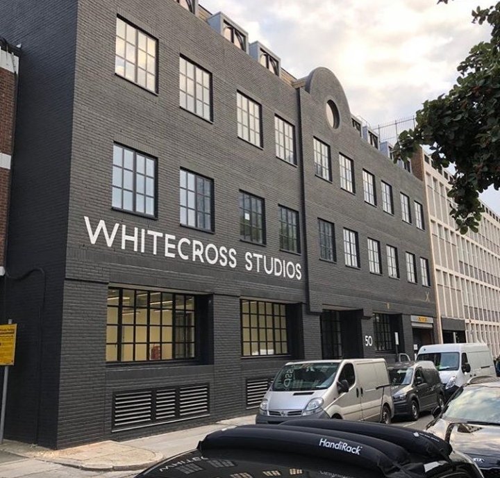FixingsSword's tweet photo. External finish to yet another London project, with brand new steel windows #steelwindows #architecture #designbuild https://t.co/A5M8tTGFna https://t.co/YWBVf72yEn
