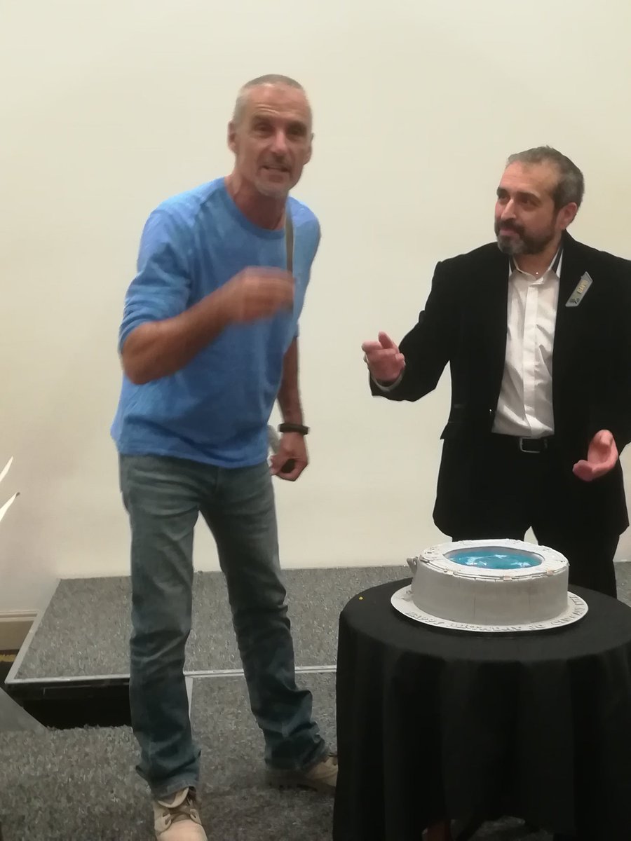 Derg1978's tweet photo. Cliff on stage and cake #CalMah2 https://t.co/3myMXXu0e0