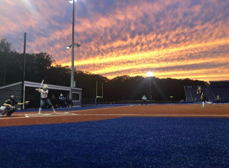 unetweets's tweet photo. An unreal sunset captured by @UNESoftball the other day! π Send us your favorite #sunsets from around #campus to be featured.
#UniversityofNewEngland #UNE #ThisIsUNE https://t.co/x1k77VE8cl