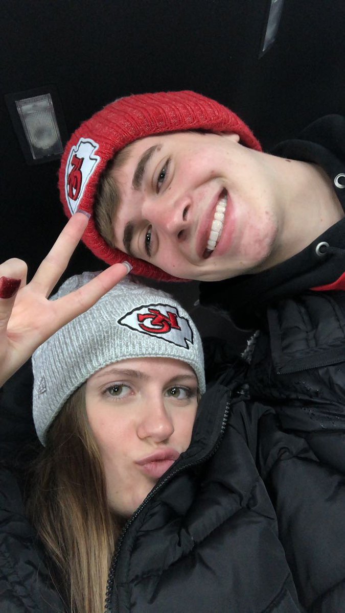 HannahEngelland's tweet photo. HAPPY BIRTHDAY EASTON!!!!! I am beyond grateful to have you as my boyfriend but also my best friend!💖💖 here’s to you, have the best day ever babes! ilysm🤩 https://t.co/xEYBqE0oOm