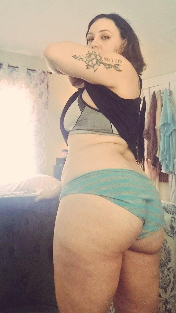 MayhemEva's tweet photo. Self-improvement is masturbation. #moviequotes #projectmayhem #online #livenow #streaminghot #findommegoddess #findombratt @RT_footfetish @Feetfinder @HotPromotes @CuteCamGirlProm @RobertGiguere59 @PureTens @BAndHBLover1 @King_Promotes @findomme_promo https://t.co/jBqFhMIsre