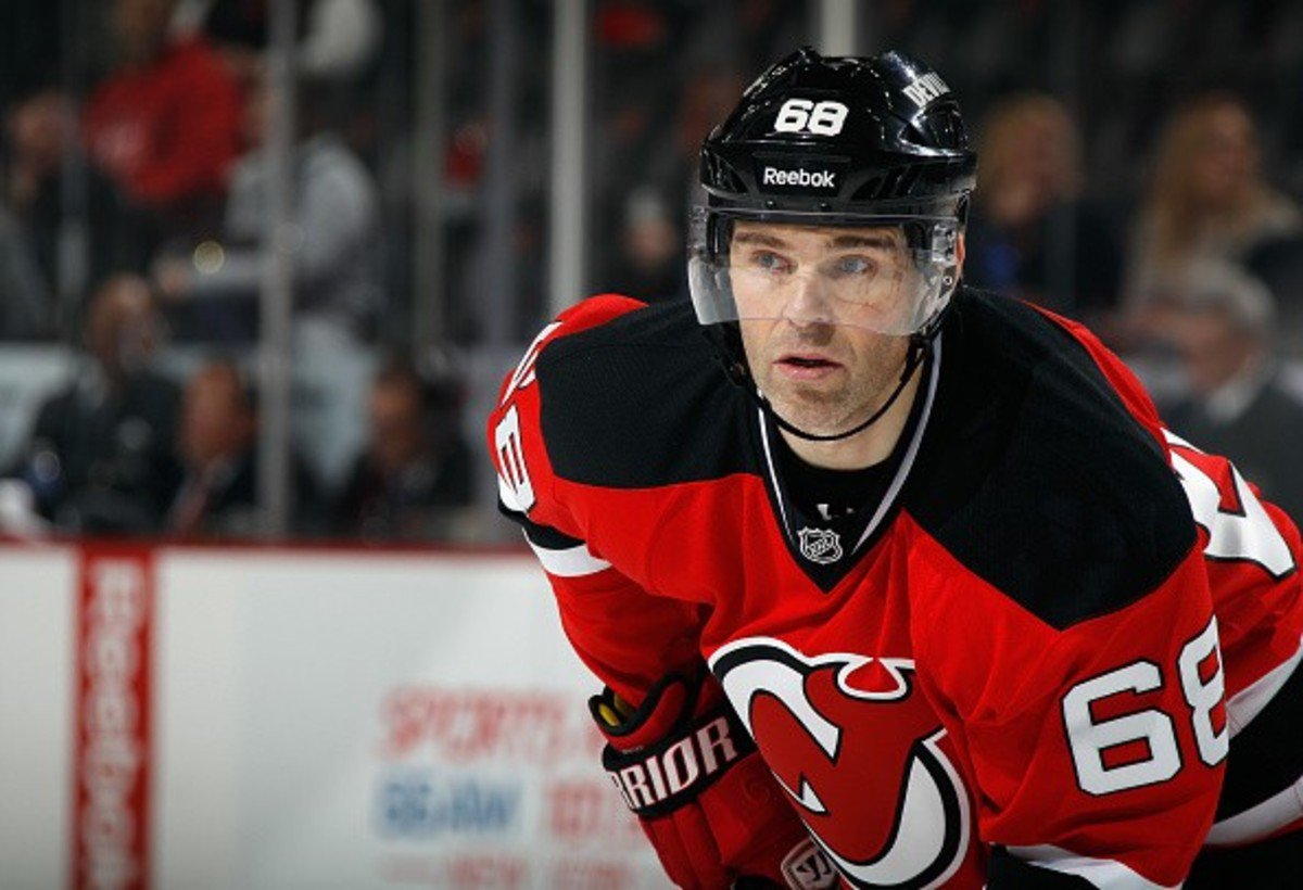 yosh1baba's tweet photo. SIGNING ALERT: Jaromir Jagr signs one year $1.2M deal to return to the NHL with the #STLBlues. GMs told me a few teams were in the mix for his services for the 2019-2020 campaign including the #NHLJets and #NHLWild. This will be Jagrs 10th NHL team. https://t.co/CD7FnpMSMO