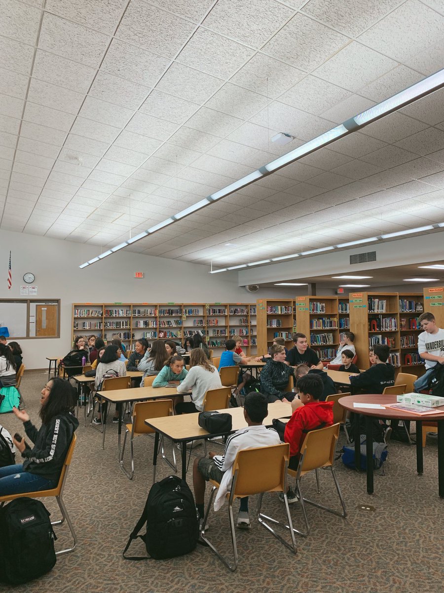 Great turnout for our first Student Council Meeting of the 2019-2020 school year at Cardinal Heights! 58 students and counting! ❤️🖤