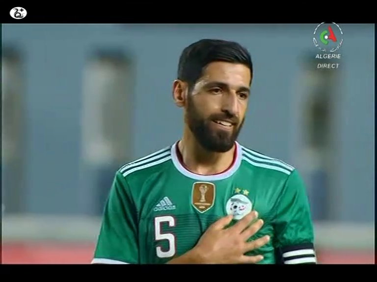 Nabil_djellit's tweet photo. Malgré un manque de réalisme, l'#Algerie a fait dans le job dans une ambiance festive... Succès étriqué sur un but de #Slimani. C'était le dernier match du taulier Rafik #Halliche qui aura tout donné pendant 11 ans avec sa sélection nationale (2 CM et 1 CAN remportée) #ALGBEN https://t.co/dv1RFu7KVC