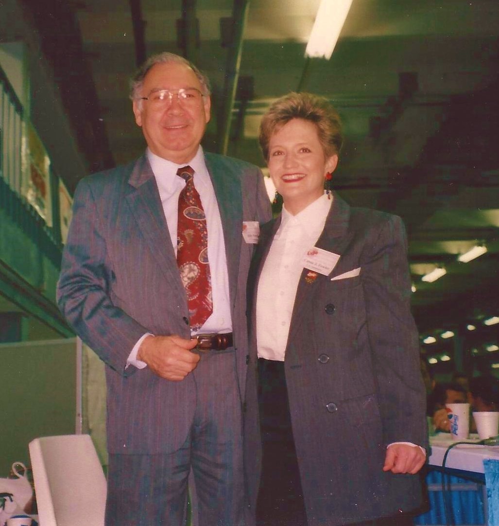 CassieJFox's tweet photo. #MentorMonday 1993 #BiLoFoodExpo Working The #PABooth with my #Mentor The Late #BillyPowell #Broadcast #VoiceOvers #CassieJFox BillyWas known as #TheVoiceOfGreenville His #TV #radio work. #BillyEPowell #BiLo #Teacher #Fun and #Laughter #LeslieAdAgency https://t.co/MoT1JqjDmT