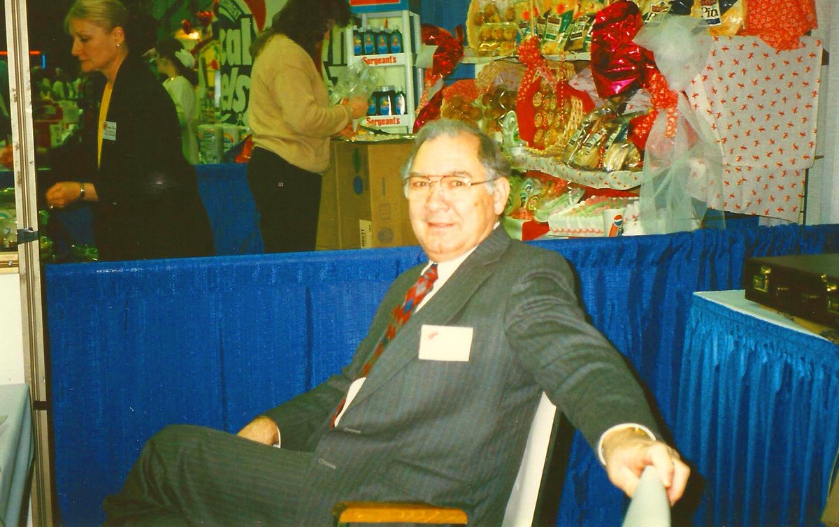 CassieJFox's tweet photo. #MentorMonday 1993 #BiLoFoodExpo Working The #PABooth with my #Mentor The Late #BillyPowell #Broadcast #VoiceOvers #CassieJFox BillyWas known as #TheVoiceOfGreenville His #TV #radio work. #BillyEPowell #BiLo #Teacher #Fun and #Laughter #LeslieAdAgency https://t.co/MoT1JqjDmT