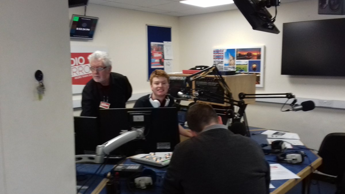 petersmith225's tweet photo. Playing cds on air #harrow #radioharrow #harrowtoday #CDS https://t.co/lRxLdcBr4P