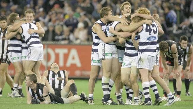 MarkGottlieb's tweet photo. Since everyone was STILL talking about this on the Monday footy shows and so everyone is clear going forward here are the last four times Collingwood and Geelong have faced off in an #AFLFinals game. Notice anything? #BlackShortsDarkJumper #WhiteShortsLightJumper #NoClash #AFL https://t.co/NdCP9vGqUS