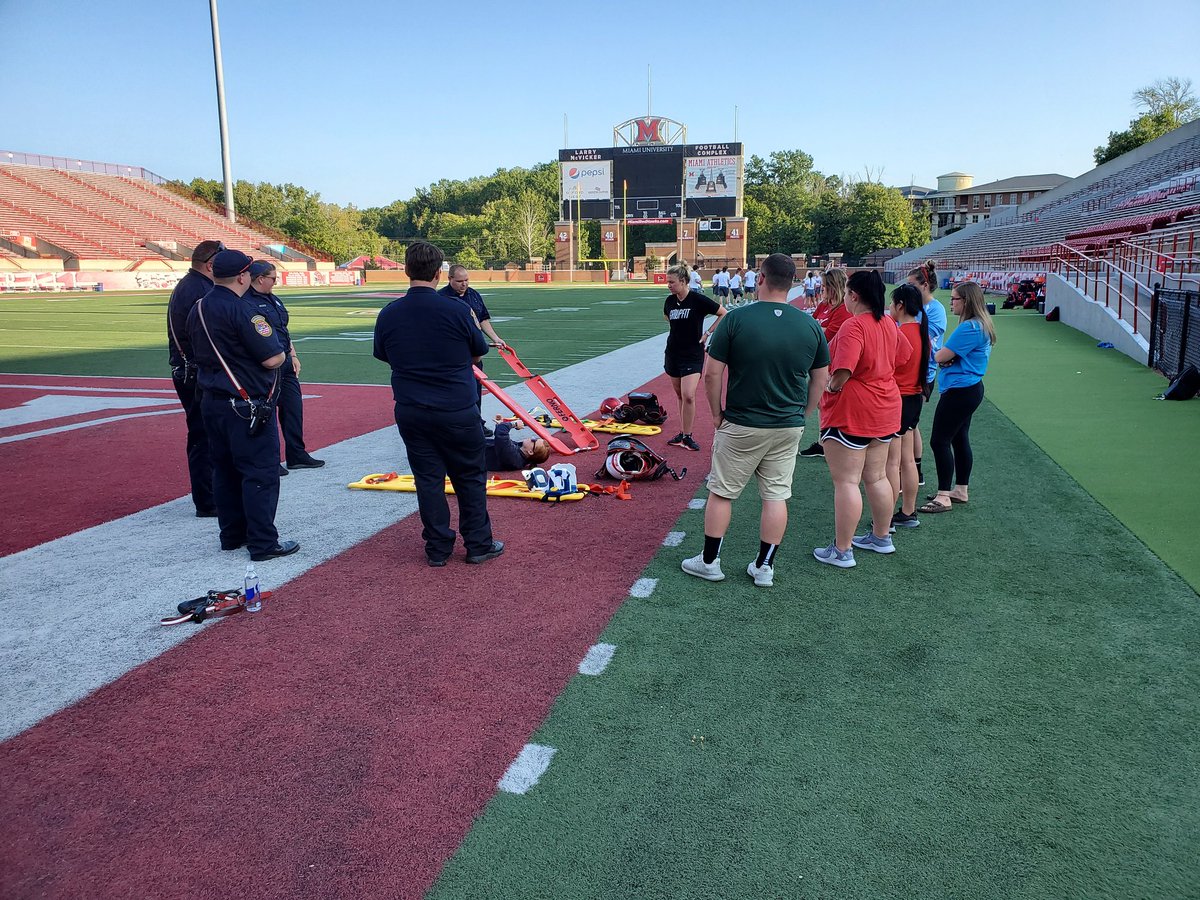MiamiOH_SptsMed's tweet photo. Thanks to @CityofOxfordFD for coming out to show our students @MiamiMusata about spine boarding! https://t.co/0SWO7U8PvC