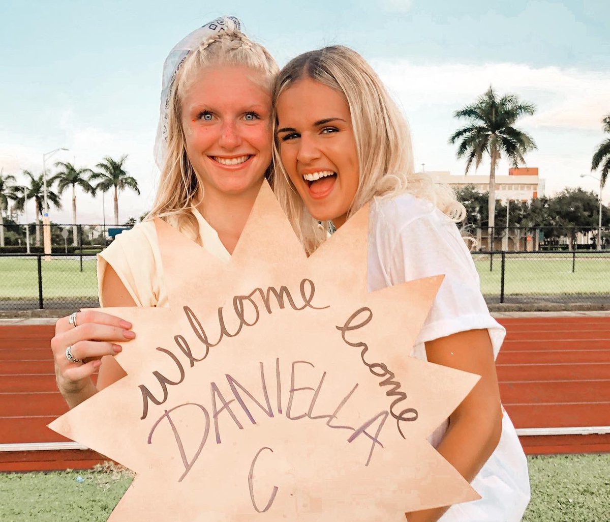 FAUADPi's tweet photo. It’s always sunny in ADPI when we have alphas!! Welcome home Alpha class of 2019 we love you so much!♡♡
#fauadpi #bethefirst #bidday https://t.co/Hg9U8eL3Ec