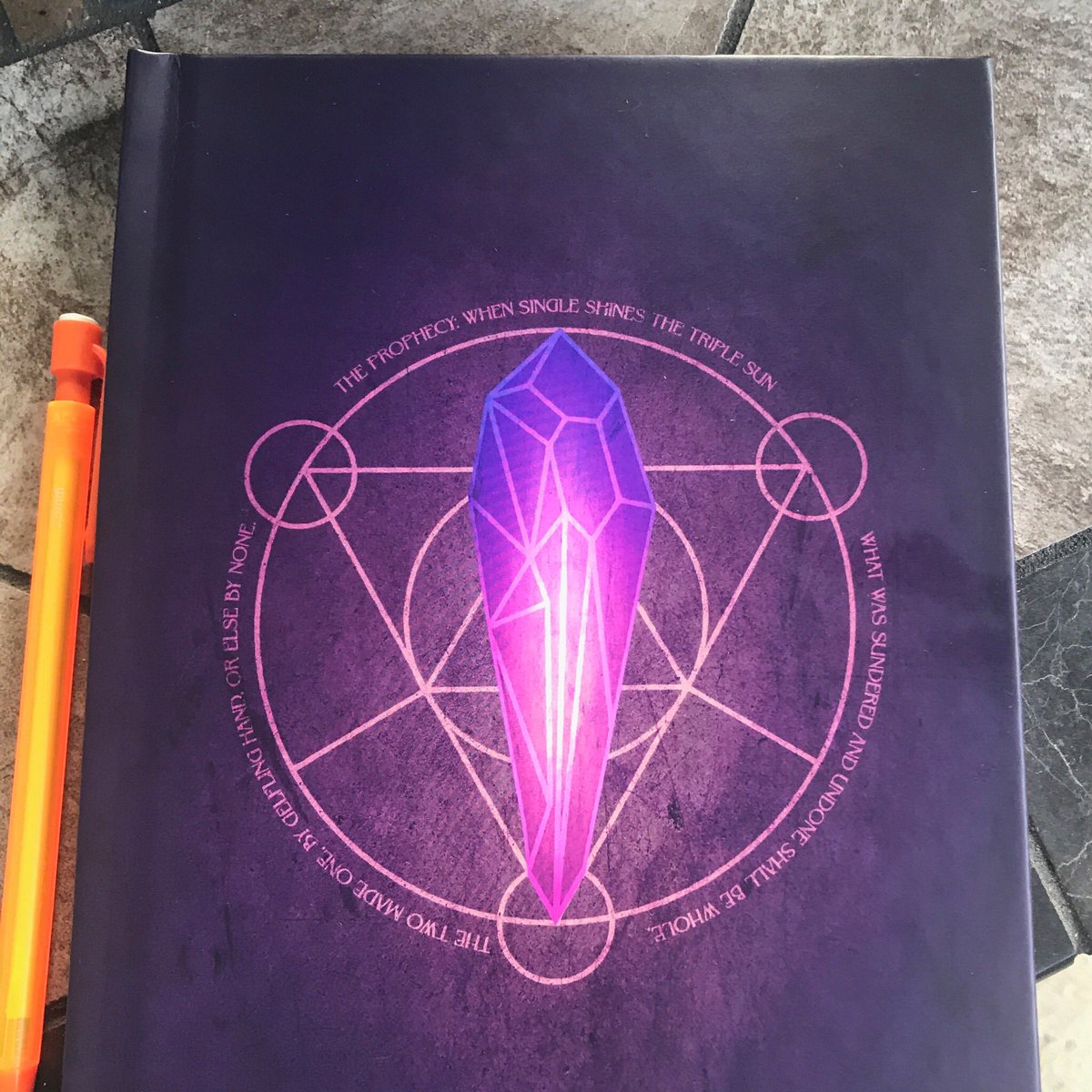 GeekChicCollect's tweet photo. We 💜 customer photos! Check out the gorgeous colors on our Dark Crystal journal! Design available on our full product line.
——
https://t.co/vQew60FPZE
#geekgiftsforgrownups #etsy #fanart #thedarkcrystal #darkcrystal #darkcrystalageofresistance #gelfling https://t.co/l0hiV4tNDc