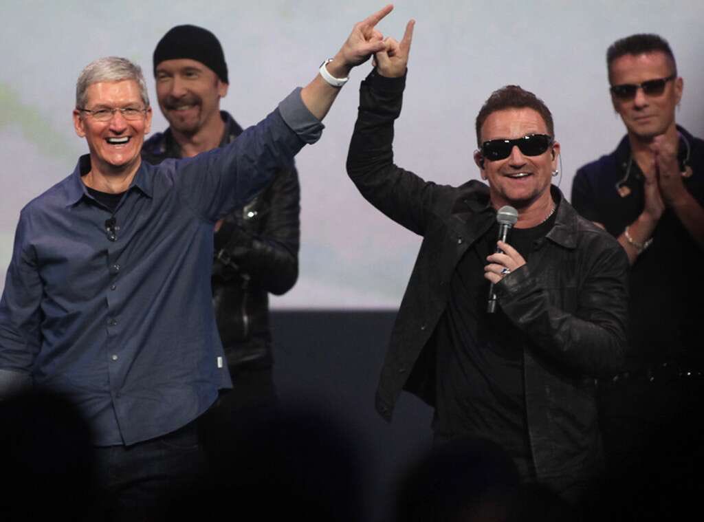 U2_News's tweet photo. Remember When Apple Forced a @U2 Album on Us All?
#U2 #U2SoI #U2SongsOfInnocence
https://t.co/DXa2FkMUq1 https://t.co/a9WOyEKDDk