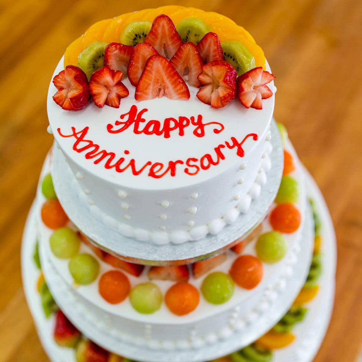 KeeWahBakerySF's tweet photo. We love when you bring your celebration to us! We like to think our cakes stack up pretty well. https://t.co/AfH5DWhdK0