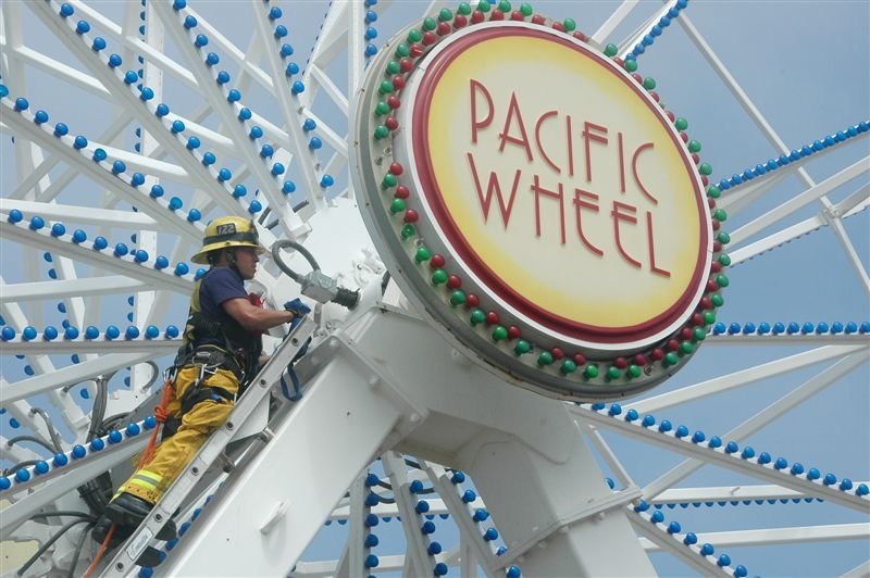 SantaMonicaFire's tweet photo. 🎈Happy 110th Birthday @SantaMonicaPier!🎡 
It has been our pleasure helping to keep you safe all these years! Read this article by Jim Harris with the Santa Monica Pier Corp. 🔗 https://t.co/FpWCNyokGH #SaMo #SafeSaMo  [Photo Credit @SantaMonicaCloseup ~2008]. https://t.co/KzGKrKfLIz